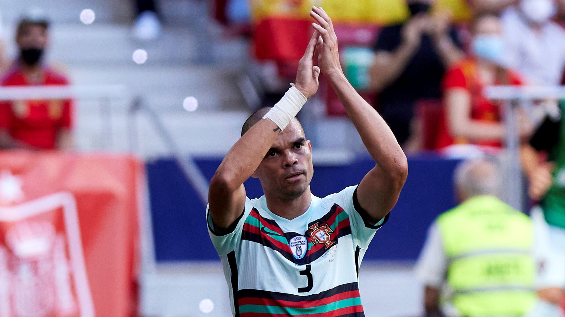 Beim Sieg gegen Uruguay Ewiger Pepe avanciert zum drittältesten