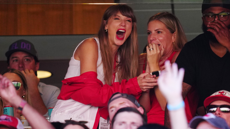 What NFL team does Taylor Swift support?