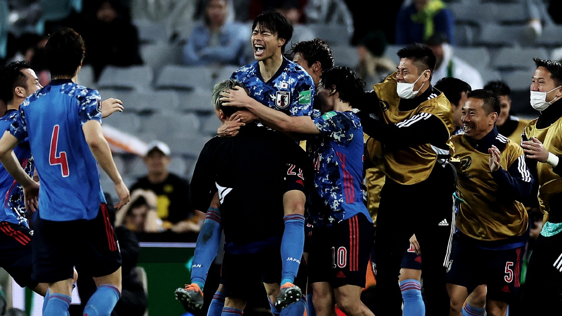 土日大特価　2022ワールドカップ アジア地区最終予選　三笘薫選手支給品ユニ 日本をW杯に導いた三笘薫。フロンターレホットラインのゴールを