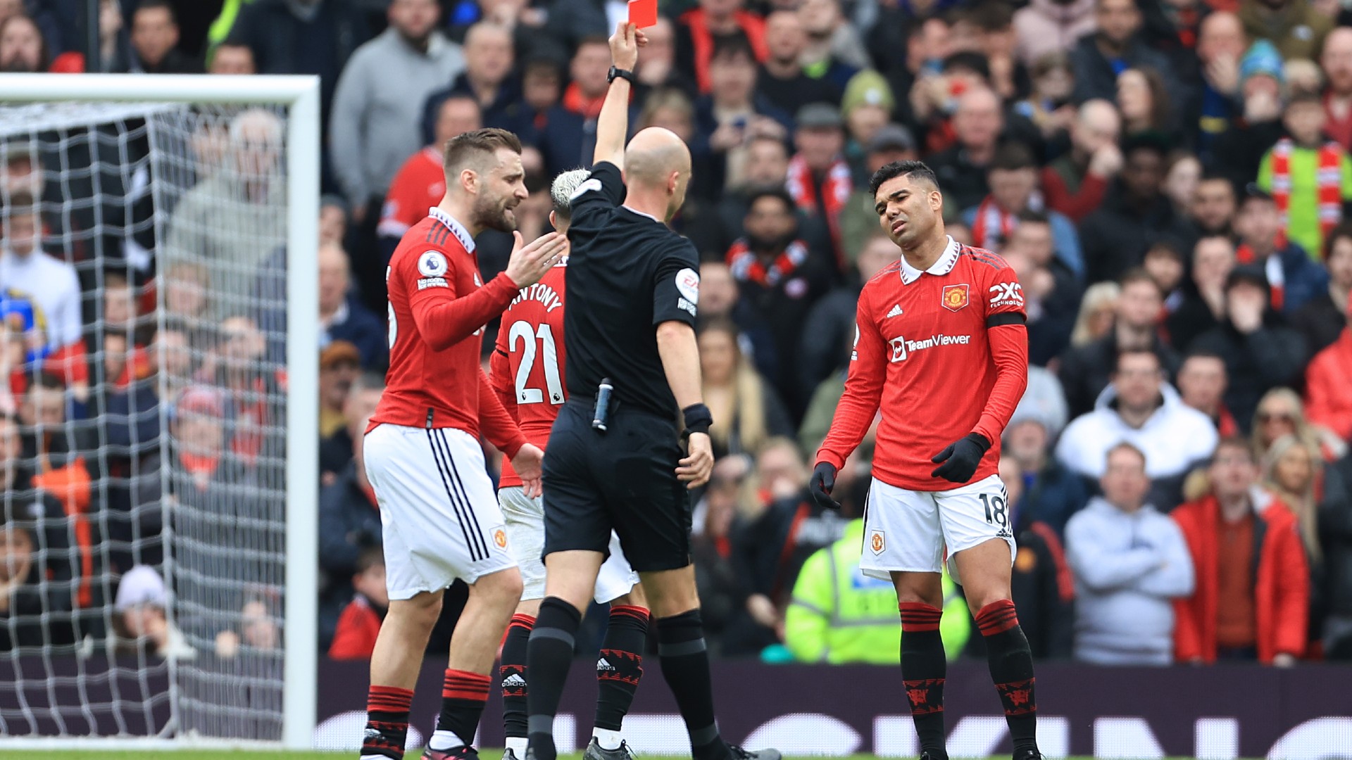 Casemiro ve la roja ante el Southampton