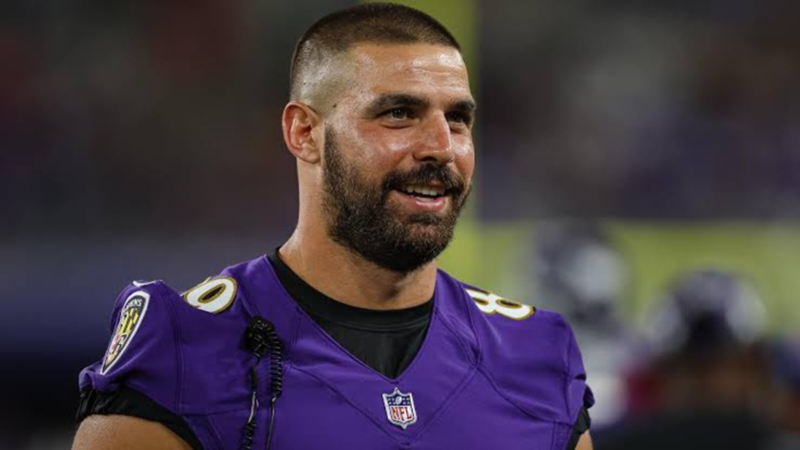 ¡Mark Andrews y su acto heroico en un vuelo!: el tight end estrella de los Baltimore Ravens le salva la vida a una mujer