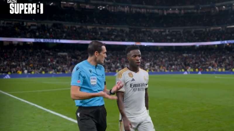 Martínez Munuera y el gesto con Vinicius Jr. en el Real Madrid vs Rayo Vallecano que captó DAZN: "Se agradece hablar así, te lo digo de corazón"