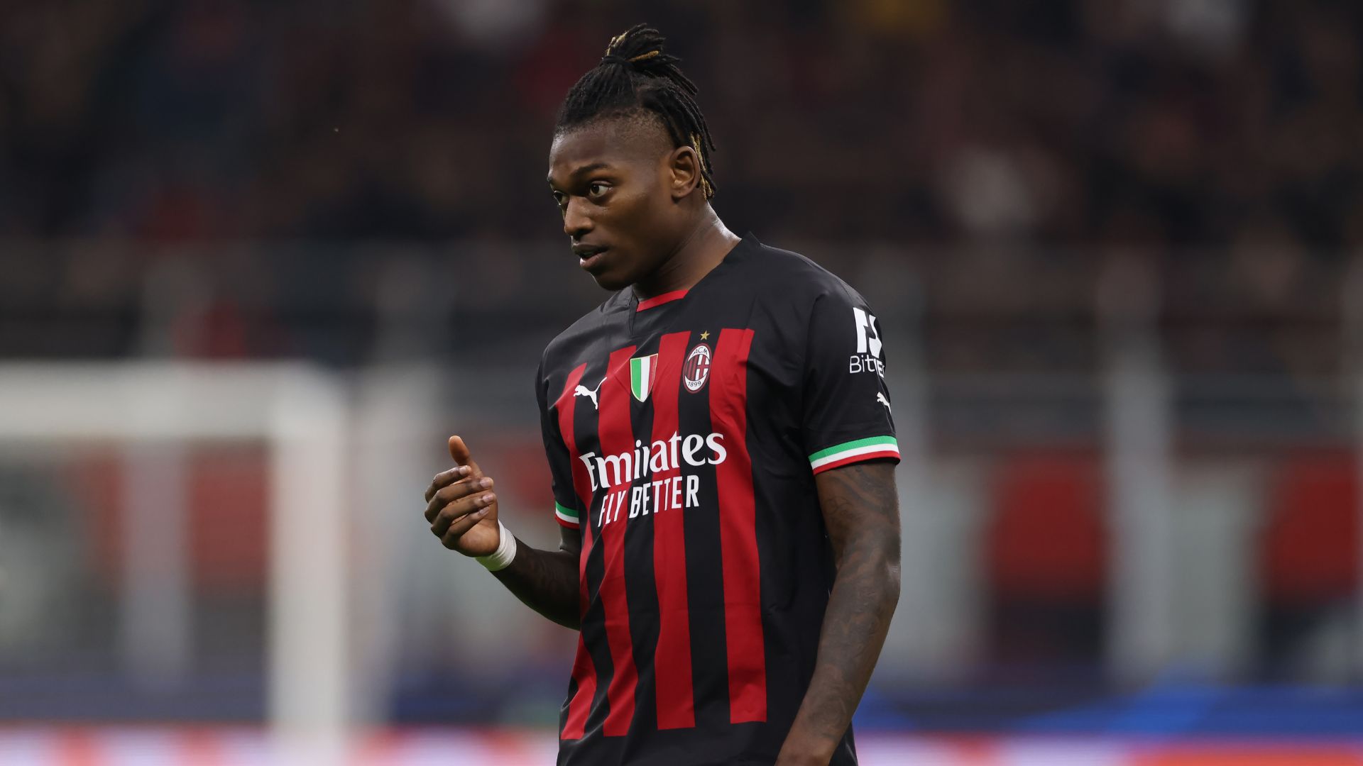 Leao con la maglia del Milan