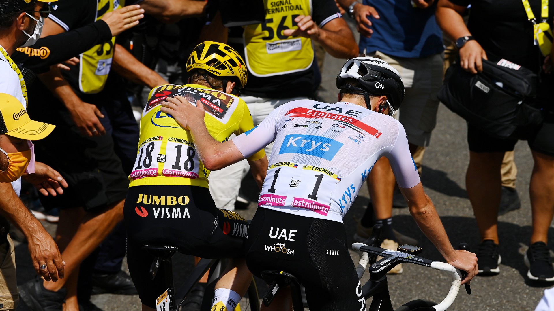 Tour de France 2022, Jonas Vingegaard e Tadej Pogacar all'arrivo della 17a tappa sul Col de Peyragudes