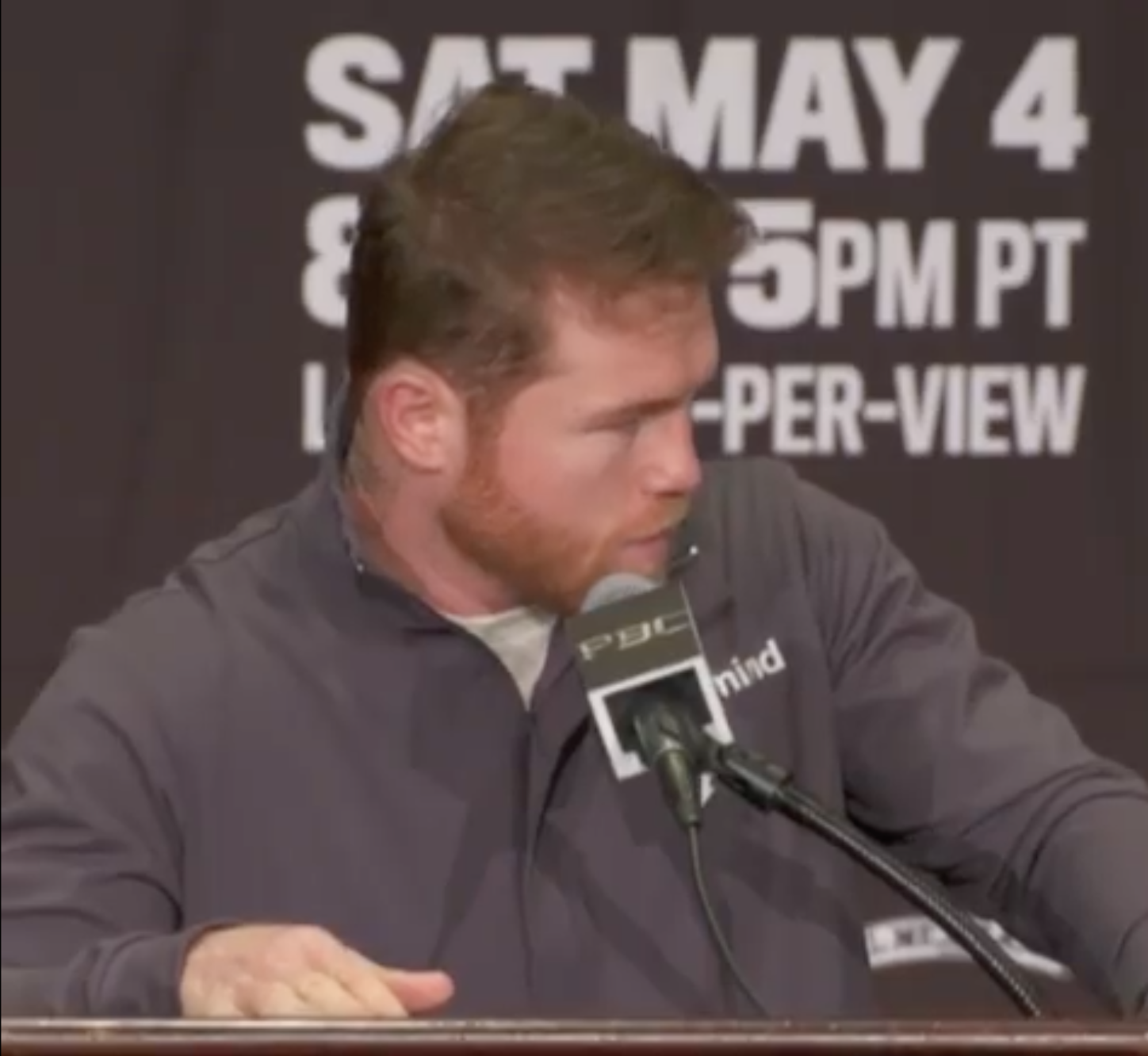 Canelo Álvarez en la rueda de prensa ante Óscar de la Hoya y Jaime Munguía