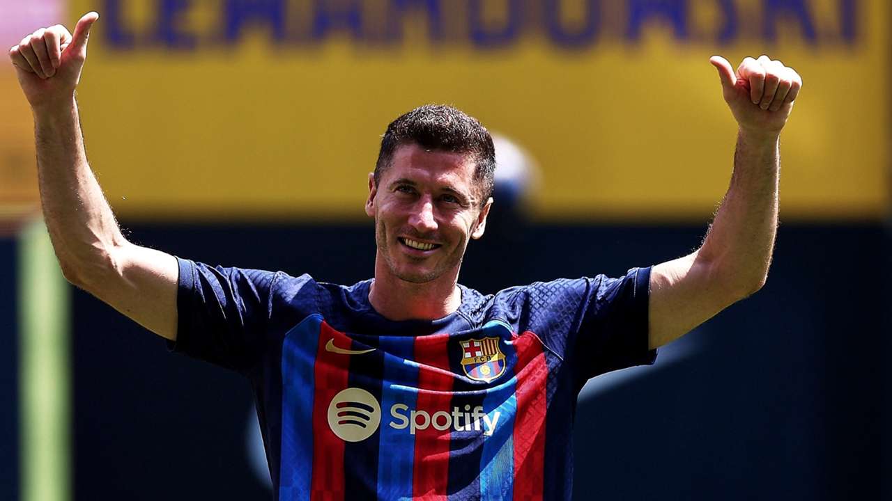 バルセロナ メッシ退団から丸1年の日にレヴァンドフスキ入団セレモニー 約6万人が歓迎 説明できないくらいうれしいよ Dazn News 日本 バルセロナ メッシ退団から丸1年の日にレヴァンドフスキ入団セレモニー 約6万人が歓迎 説明できないくらいうれしいよ Dazn News 日本
