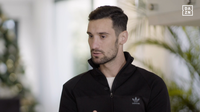 Sergio Rico muestra su lado más personal en DAZN tras salir del coma: "Tan solo recuerdo un sueño en el que veía a mi padre fallecido"