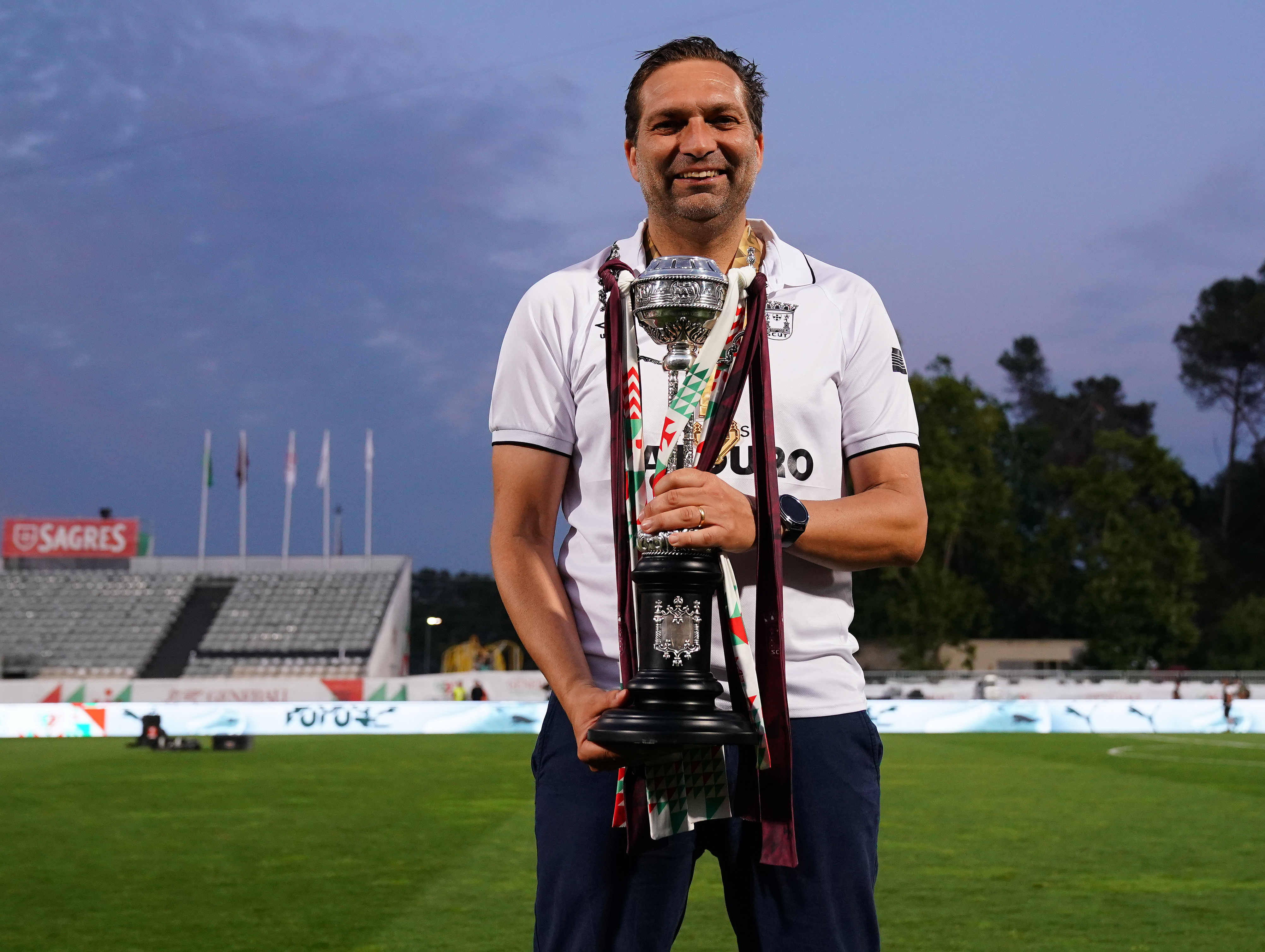 Luís Tralhão Named Coach of the Year at Portugal Football Globes Luís Tralhão Named Coach of the Year at Portugal Football Globes