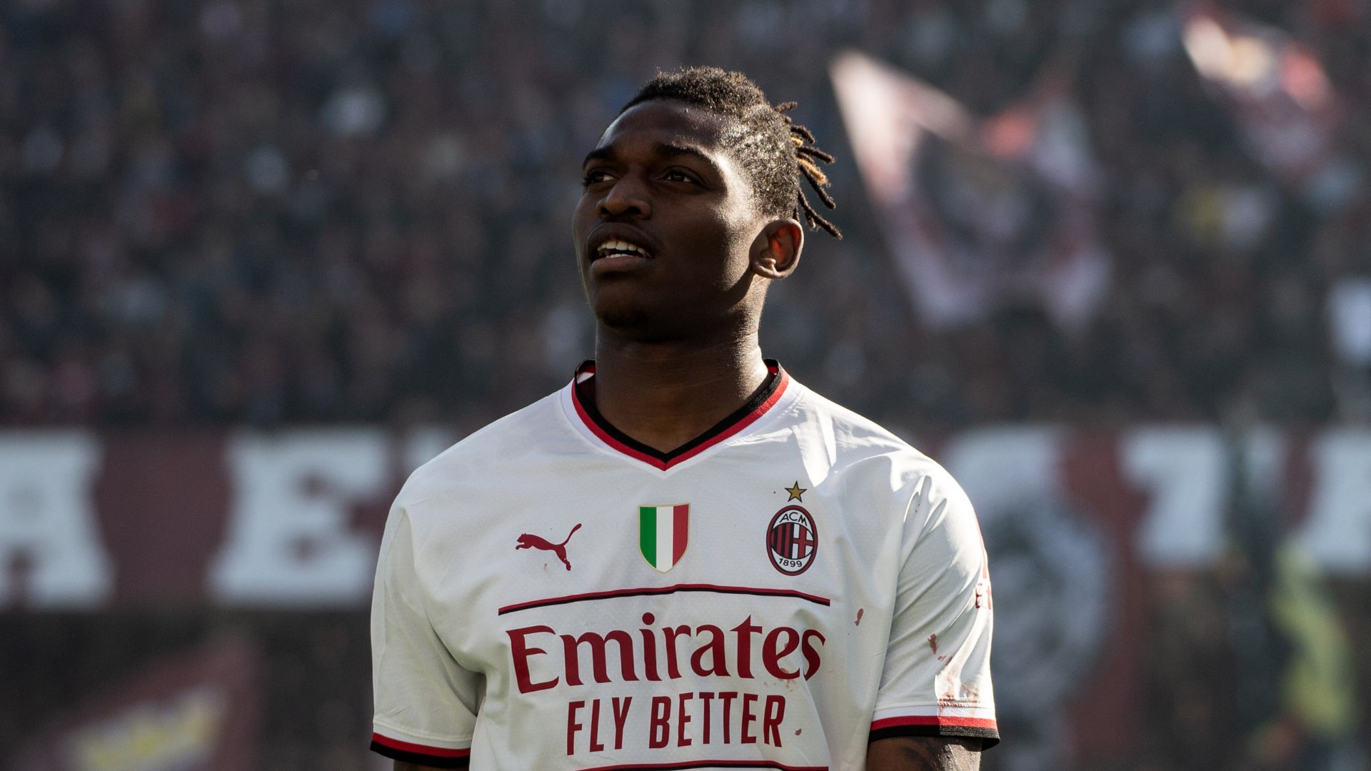 Leao con la maglia del Milan