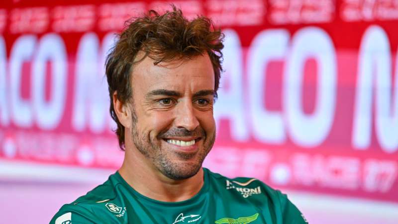 Fernando Alonso y su detalle en el podio de Mónaco: ¿Hubo mensaje oculto en la celebración?