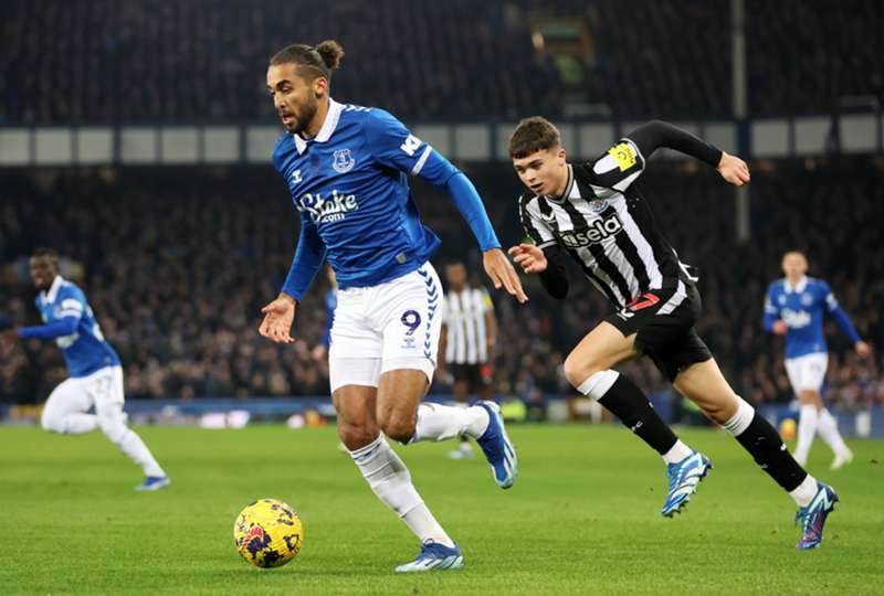 Triunfo do Everton com direito a golo de Beto