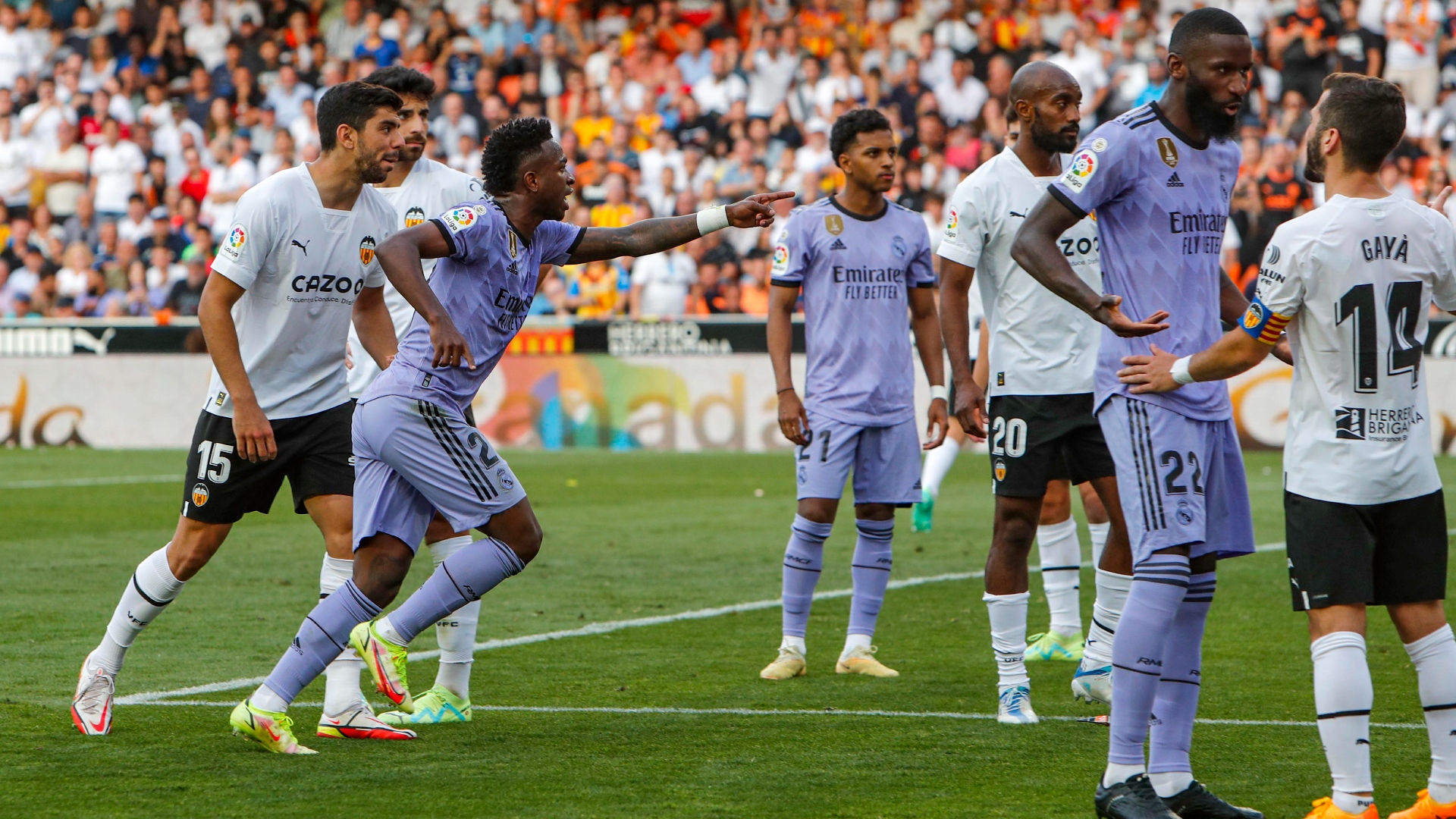 Vinicius volvió a recibir insultos racistas en Mestalla durante el Valencia  vs Real Madrid: estas son las imágenes de El Post de DAZN | DAZN News ES