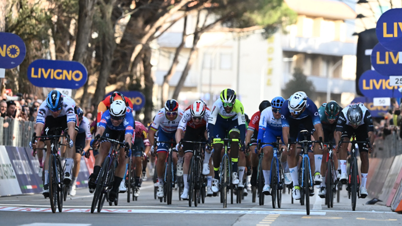 Tirreno-Adriatico: Jakobsen re delle volate, il campione d’Europa fa 40