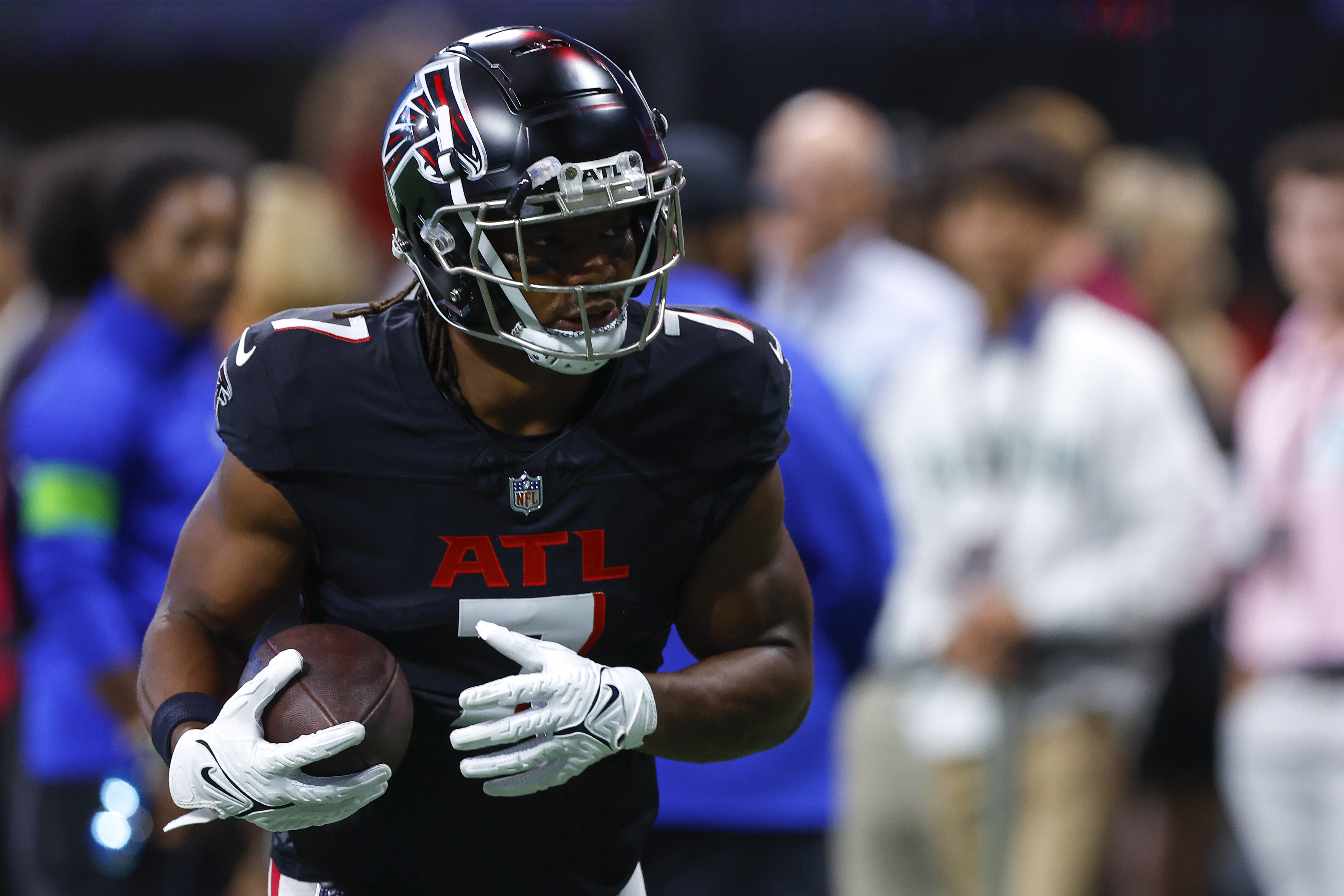 El show de Bijan Robinson: Así ha sido el debut del nuevo running back  estrella de los Atlanta Falcons