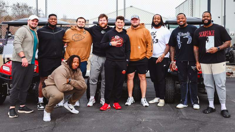 Patrick Mahomes y el surrealista regalo que ha hecho a la O-Line de Kansas City Chiefs por Navidad