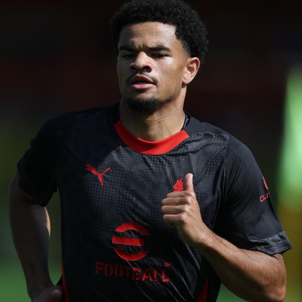 移籍情報】ミランが20歳DFアテカメの獲得を発表！選手30人以上448億円