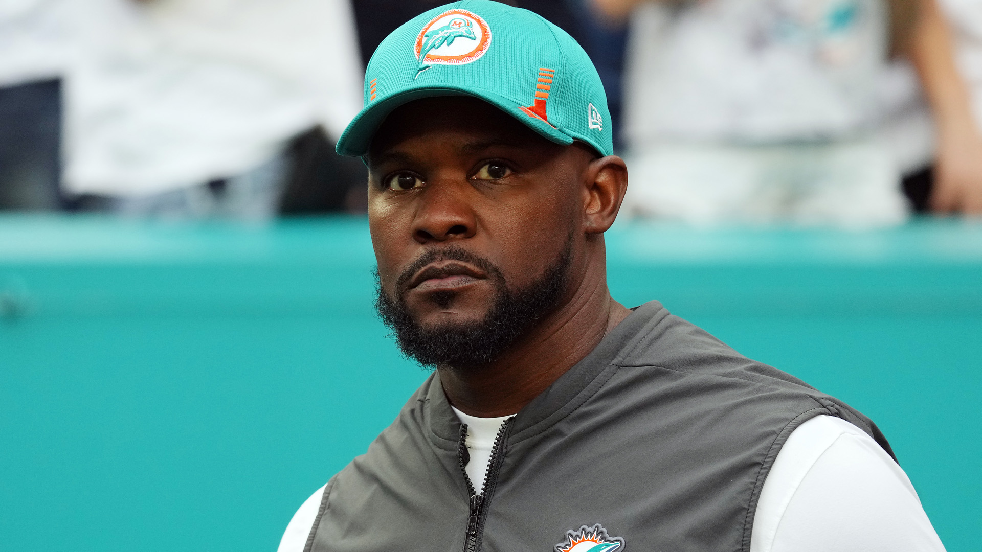 Brian Flores: Wegen Rechtsstreit mit NFL und Teams ohne Angebote ...