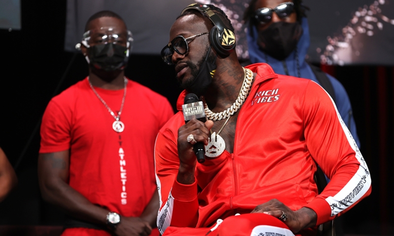 Deontay Wilder tiene más formas de ganar ahora, afirmó Malik Scott