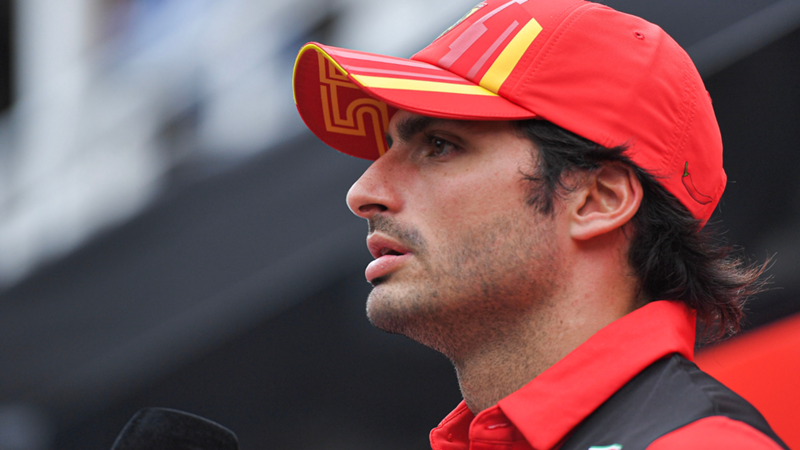 Carlos Sainz desvela el secreto de la evolución de Ferrari: "El equipo ha hecho un esfuerzo tremendo"