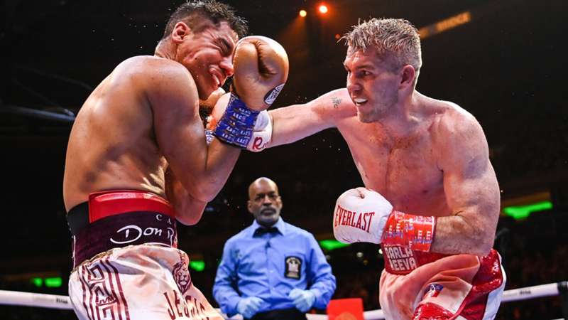 Liam Smith demolió a Jessie Vargas