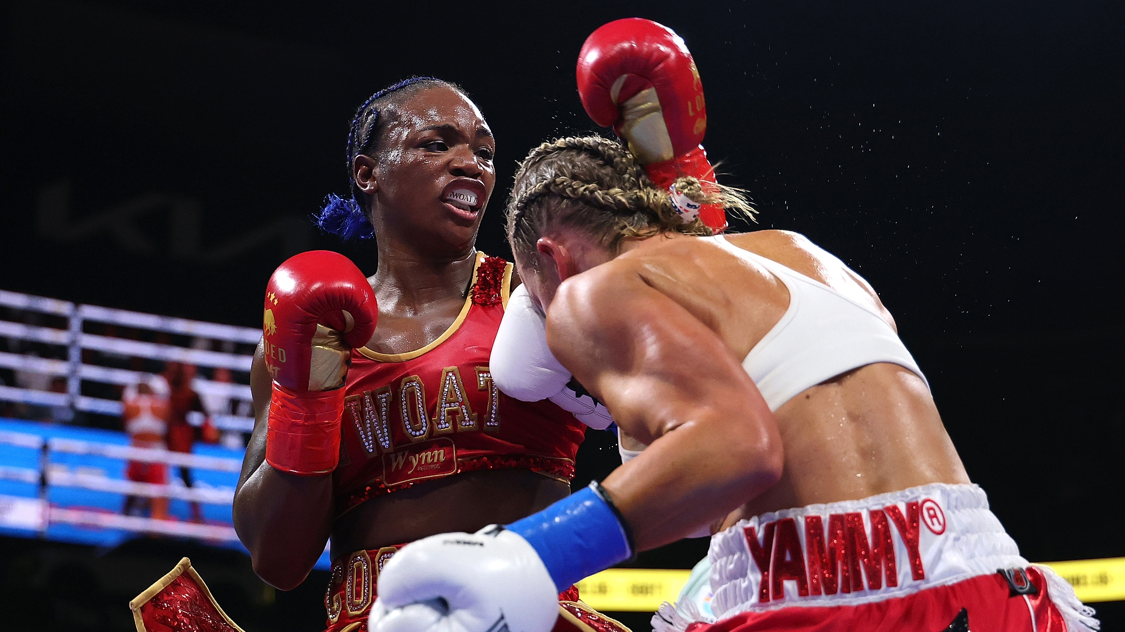 Claressa Shields dazzles with a sixth-round KO to become unified middleweight champion | DAZN News US