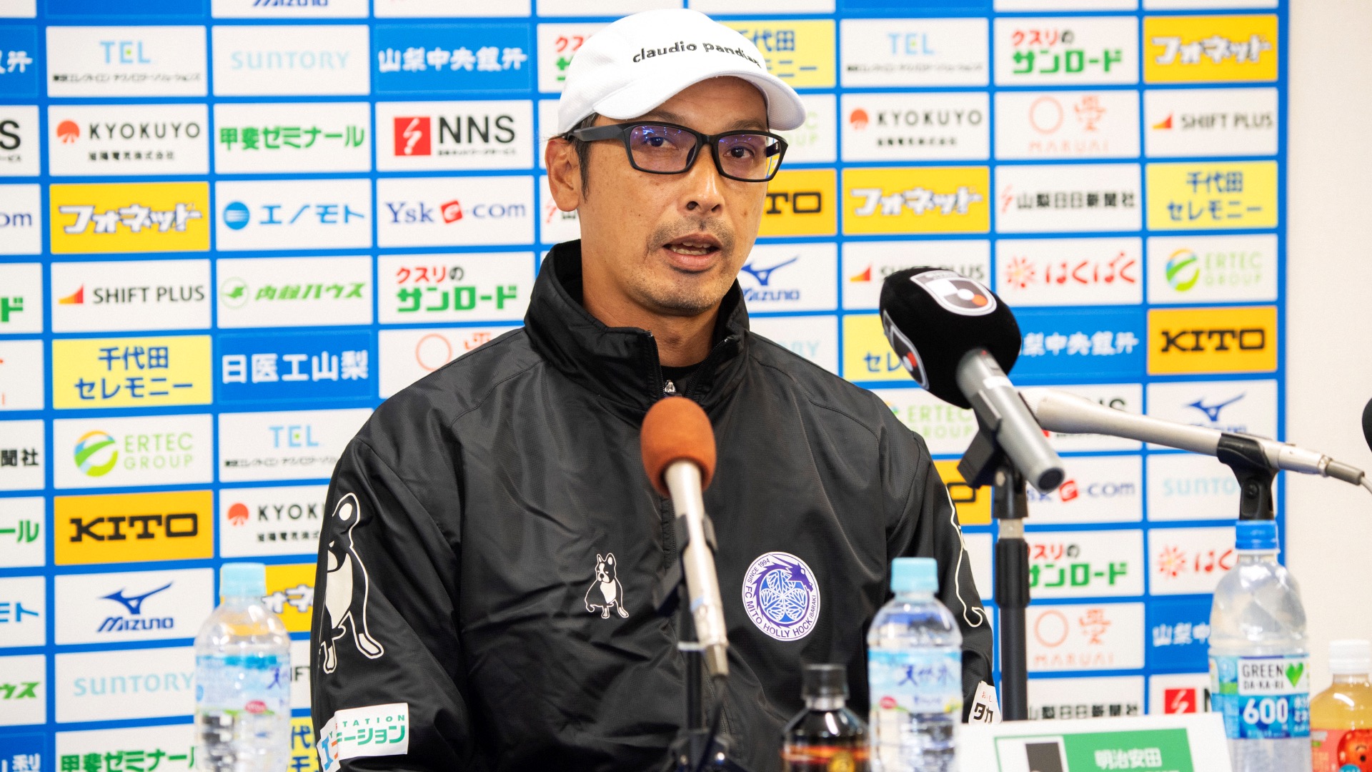 水戸、森直樹監督との契約更新を発表「来シーズンはより戦う集団として