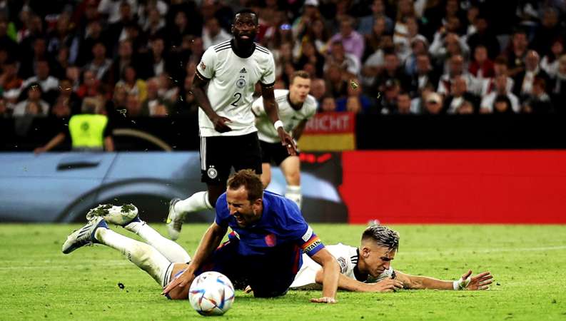 ドイツとイングランド ライバル同士による熱戦はドロー決着 若手積極起用のイタリアが首位浮上 Uefaネーションズリーグ6月8日結果まとめ Dazn News 日本 ドイツとイングランド ライバル同士による熱戦はドロー決着 若手積極起用のイタリアが首位浮上 Uefaネーションズリーグ6月8日結果まとめ Dazn News 日本