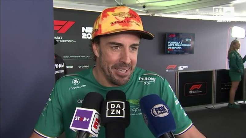 Fernando Alonso explica qué paso en la carrera de Barcelona con el ritmo de su Aston Martin