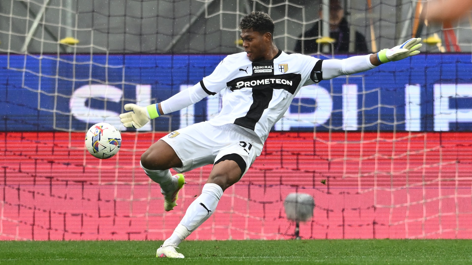 パルマGK鈴木彩艶、フィオレンティーナ相手にクリーンシートで今季2