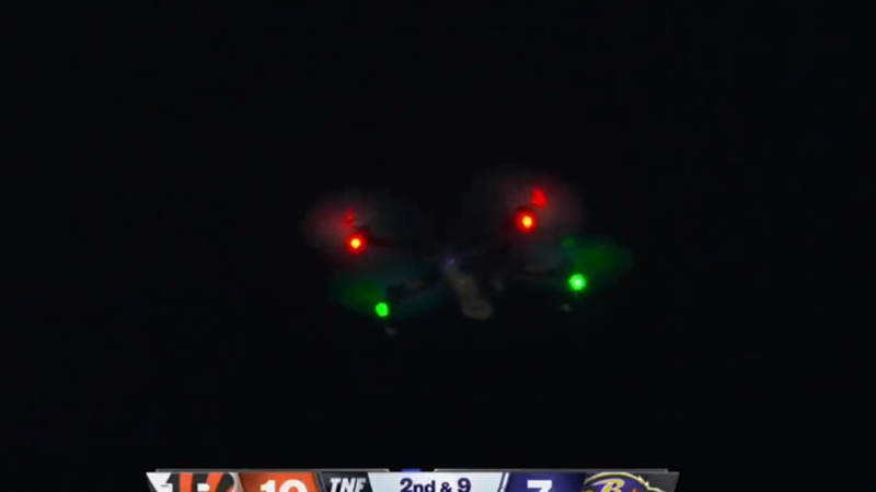 ¡Increíble! El Baltimore Ravens vs Cincinnati Bengals se tuvo que detener varias veces ¡por un dron!