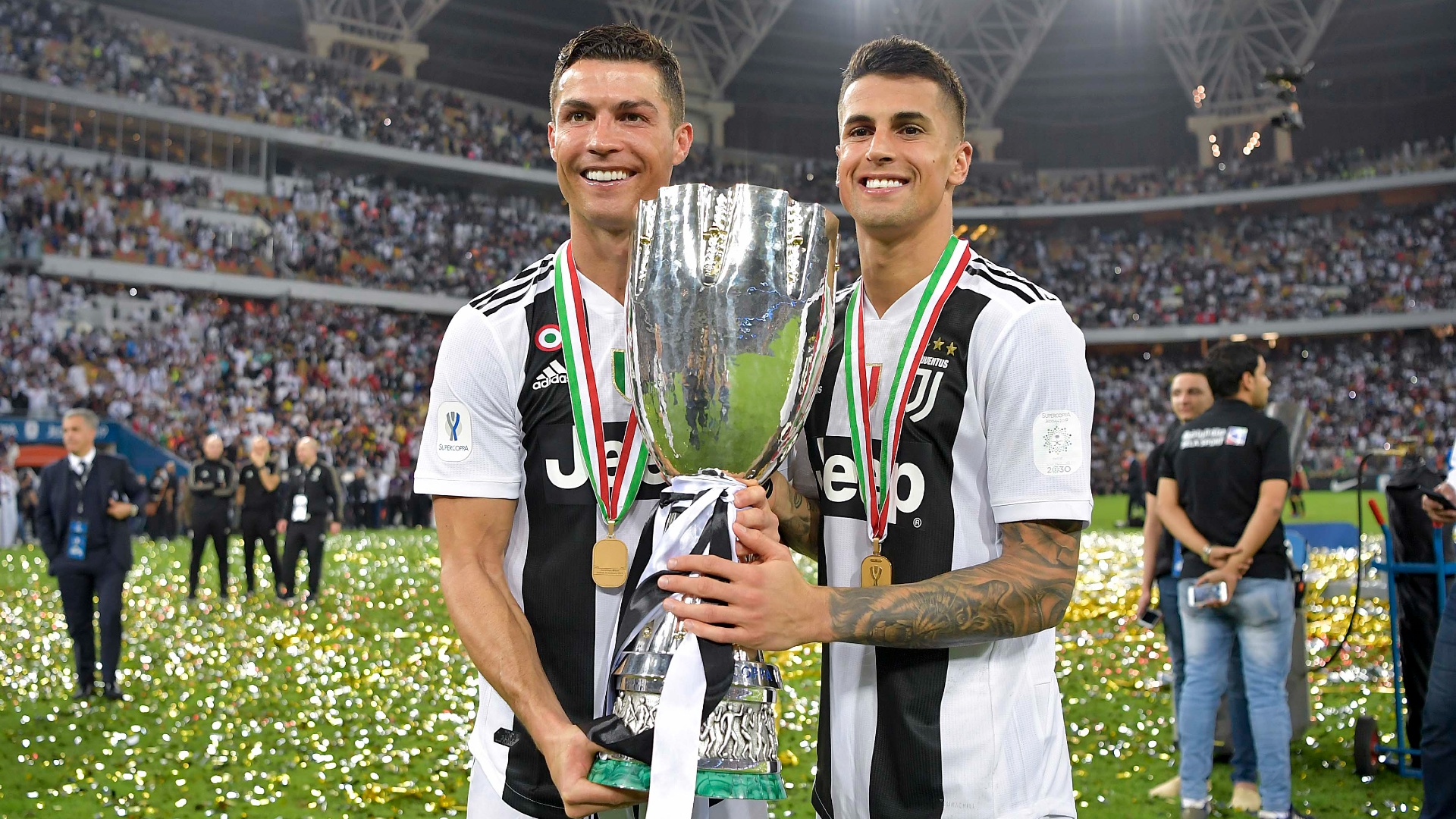Joao Cancelo se deshace en elogios hacia Cristiano Ronaldo: "Es una  leyenda, cuando deje de jugar, todos se van a acordar de él" | DAZN News  España