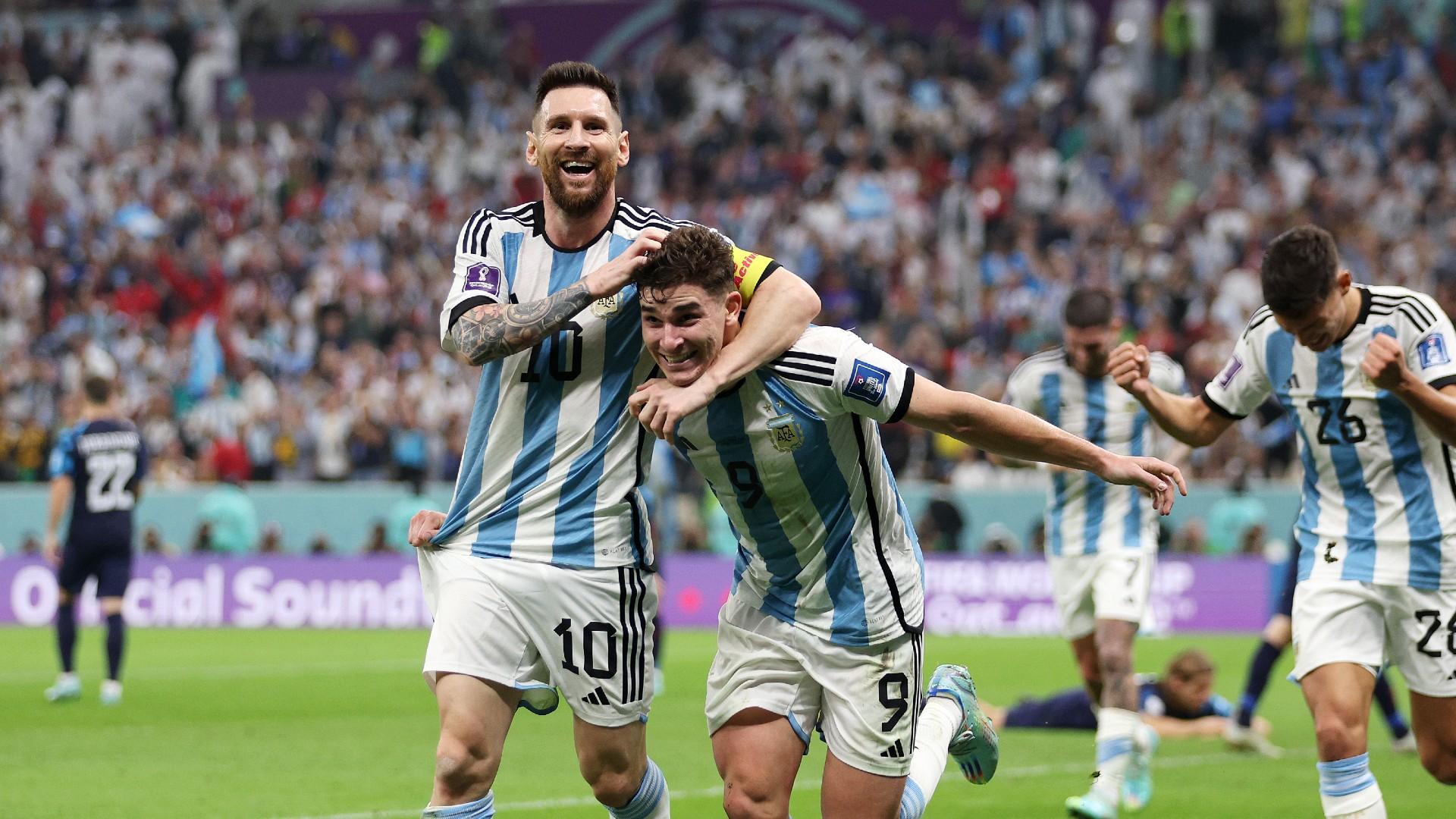 Lionel Messi, Julián Álvarez, Argentina