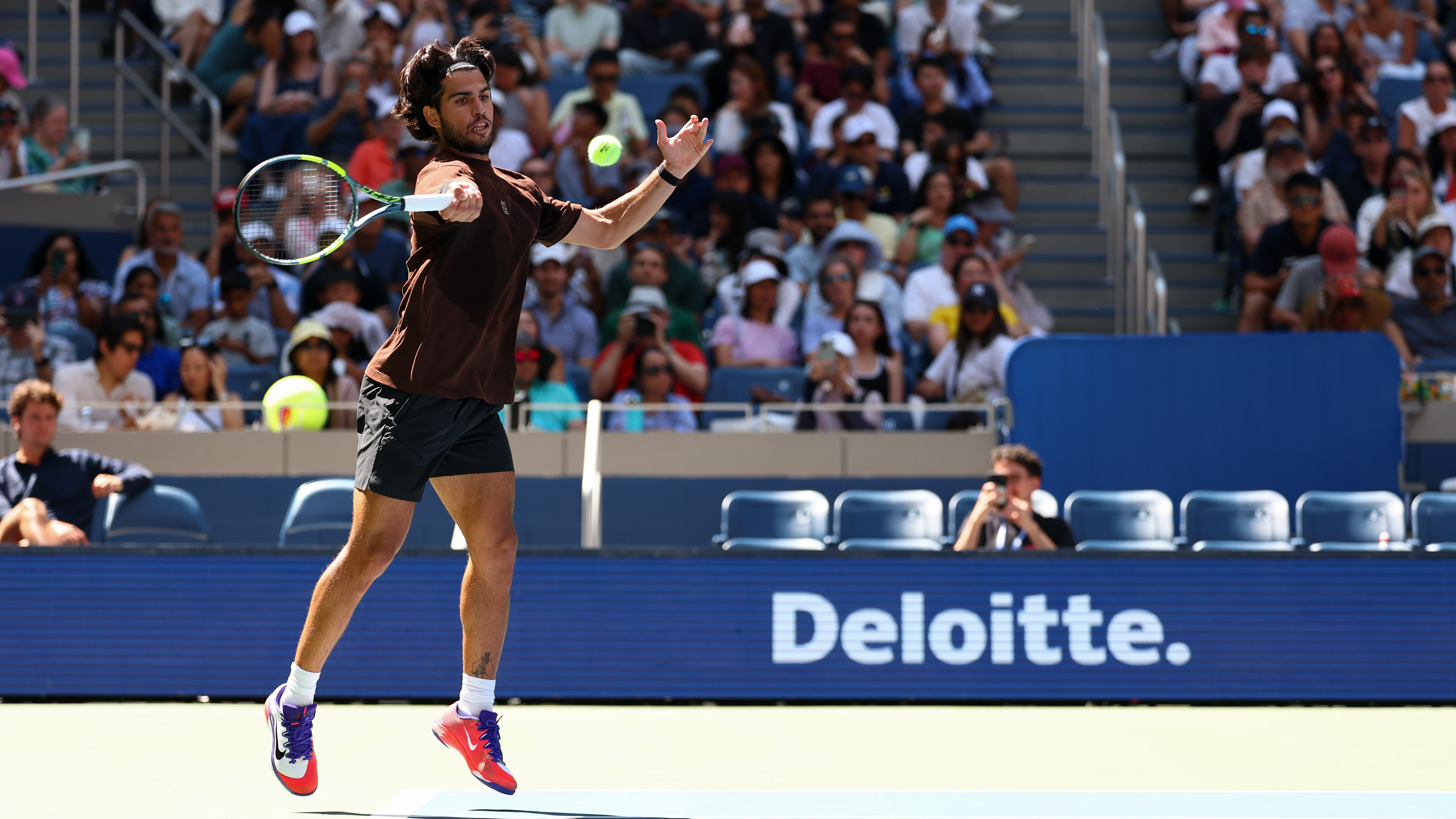 Cómo ver Ben Shelton vs Carlos Alcaraz en vivo: canales, streaming y horarios del US Open para España, México, Latinoamérica y Estados Unidos