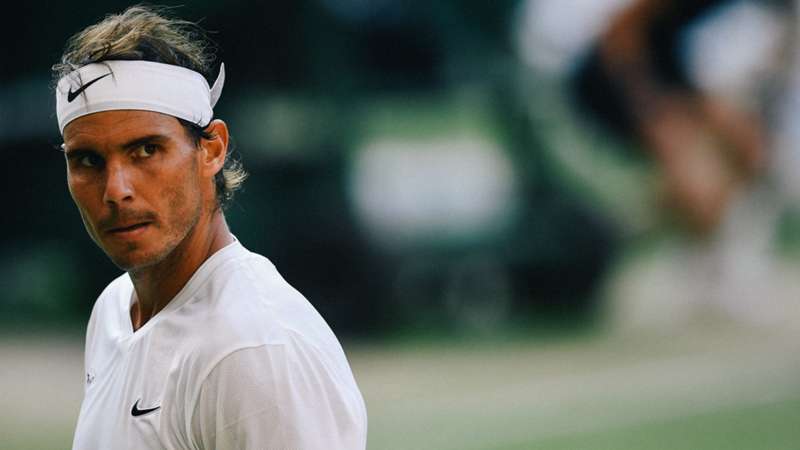 Come sta Rafa Nadal? In campo a Wimbledon con uno strappo addominale, semifinale a rischio