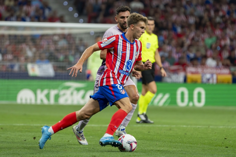 Pablo Barrios acepta el reto pendiente que le lanzó Diego Pablo Simeone: "Tiene toda la razón"