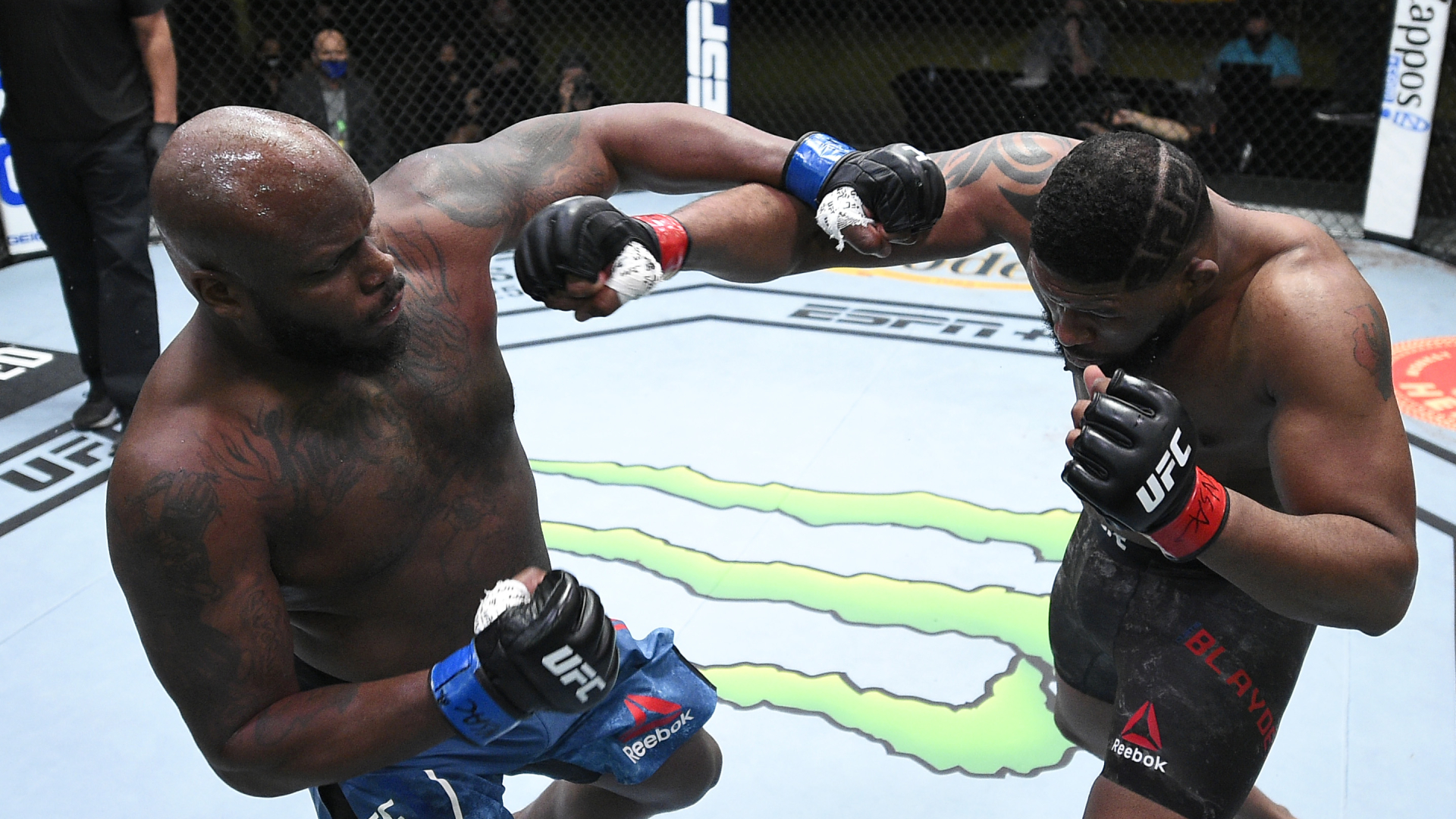 Derrick Lewis holds UFC knockout record with first round finish of Chris  Daukaus