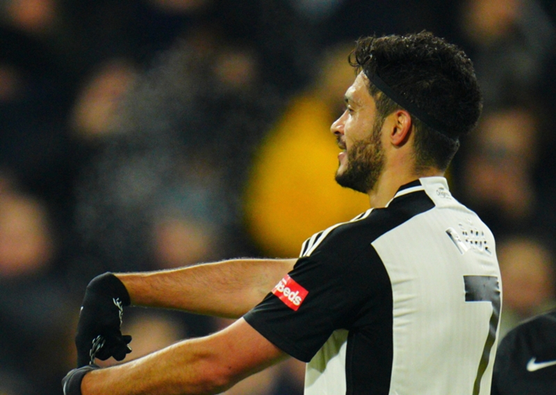 Fulham goleia Nottingham Forest com Raúl Jiménez em destaque