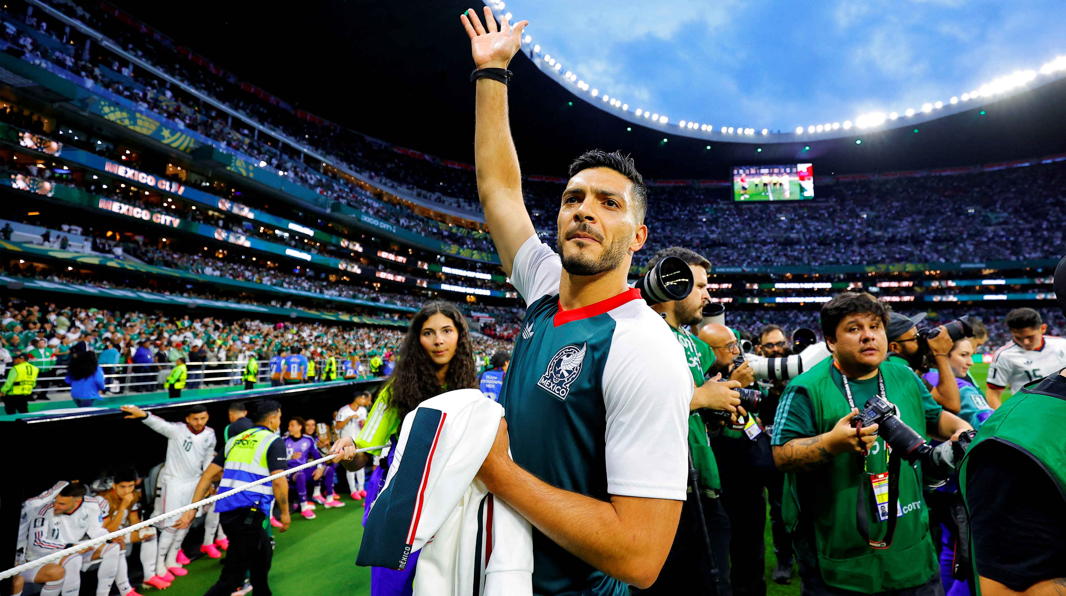 北中米W杯】歓喜の裏で起きていた卑劣な行為…メキシコ代表の家族が