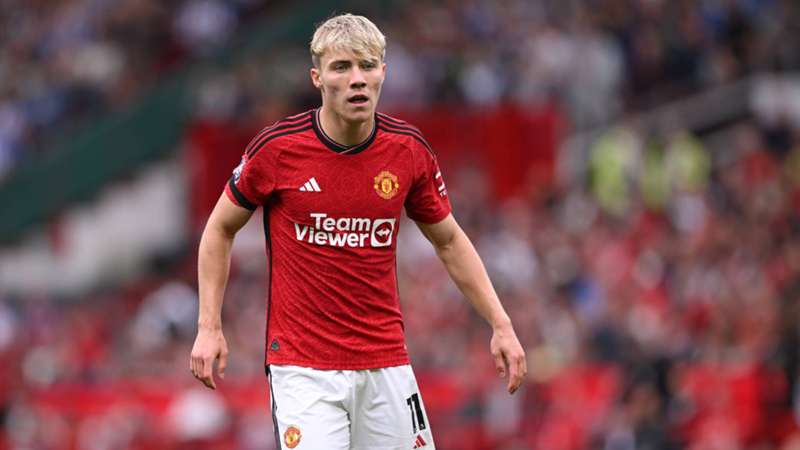 Treble winner tells Man Utd to buy new striker to solve Rasmus Hojlund weakness