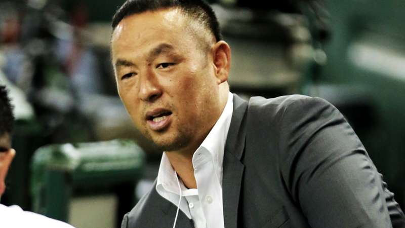 平成唯一の三冠王 松中信彦氏がロッテのキャンプで臨時コーチに就任 プロ野球 Dazn News 日本 平成唯一の三冠王 松中信彦氏がロッテのキャンプで臨時コーチに就任 プロ野球 Dazn News 日本