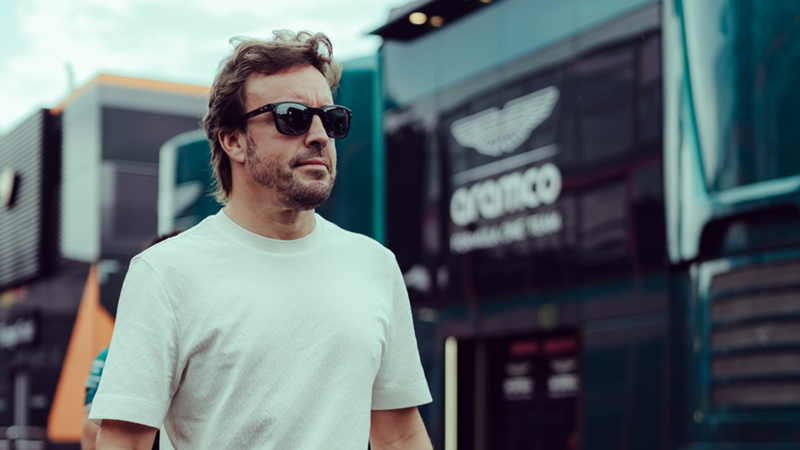 Fernando Alonso explica los problemas de motor que arrastra su Aston Martin en el GP de Austria: "Mejor ponerlo aquí que estamos fuera de los puntos"