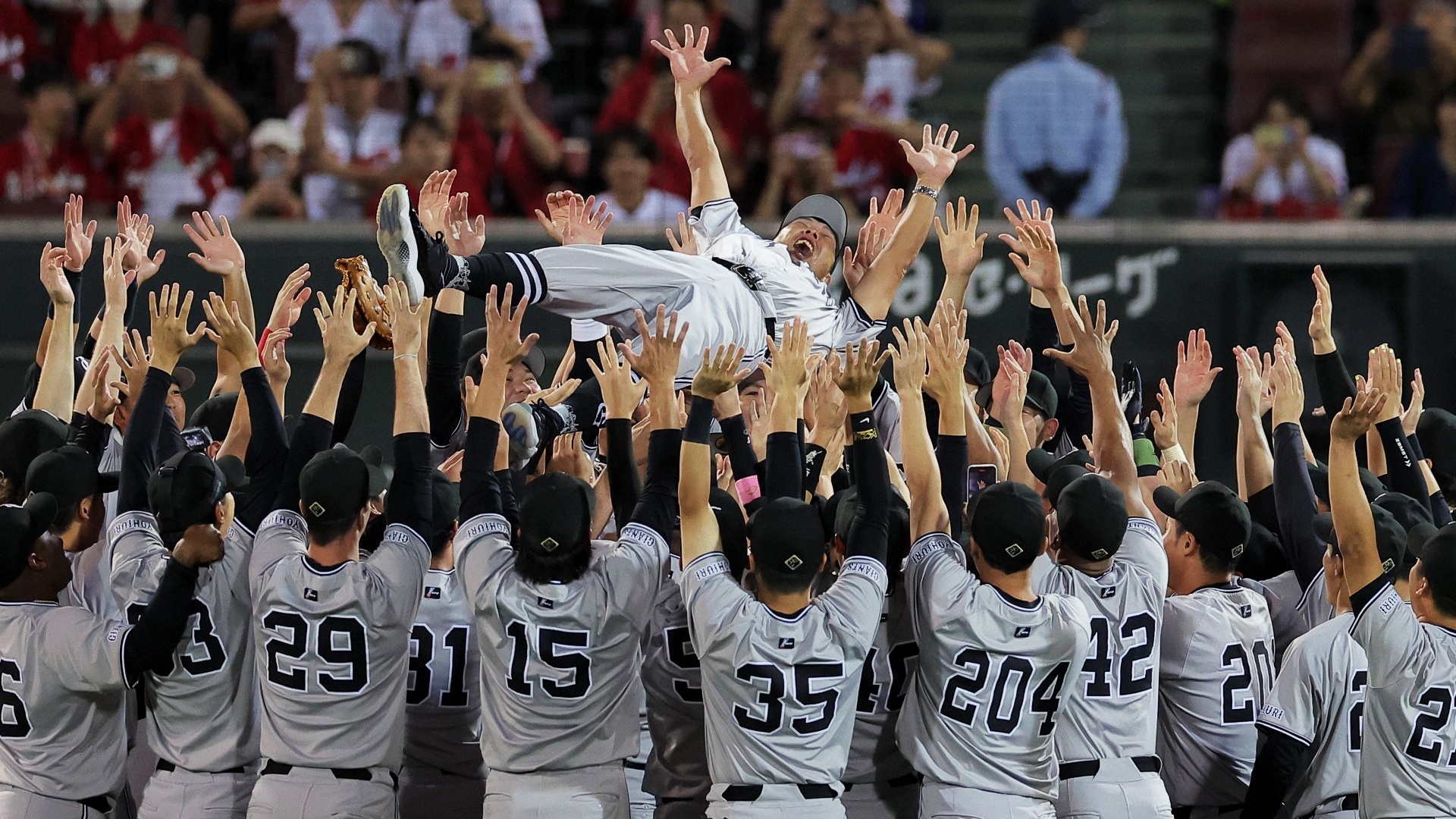 巨人が4年ぶり39度目のリーグ制覇、サヨナラ勝ちの日本ハムは2位が確定 ｜ プロ野球結果 | DAZN News JP