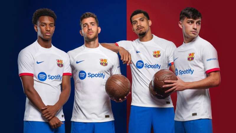 ¿Cuántas veces usó el color blanco en su equipación el FC Barcelona?