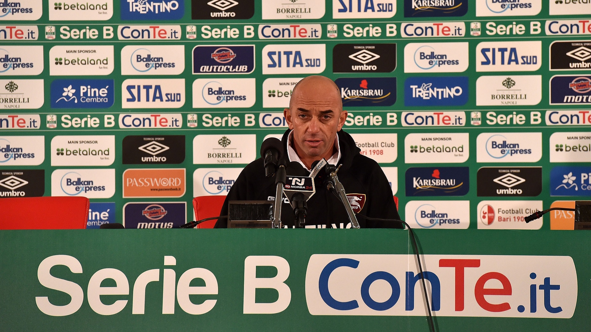 Alberto Bollini in conferenza stampa da allenatore della Salernitana