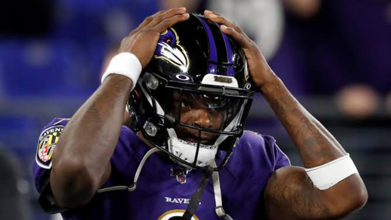 Lamar Jackson y su tremendo enfado en la derrota ante Kansas City Chiefs: ¡lanzó su casco tras la intercepción que deja a Baltimore Ravens sin Super Bowl!