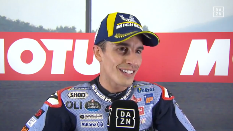 Marc Márquez y la sonrisa que se le escapa explicando su primera vuelta en Japón: "El que iba delante iba abriendo paso, apartando a los otros"