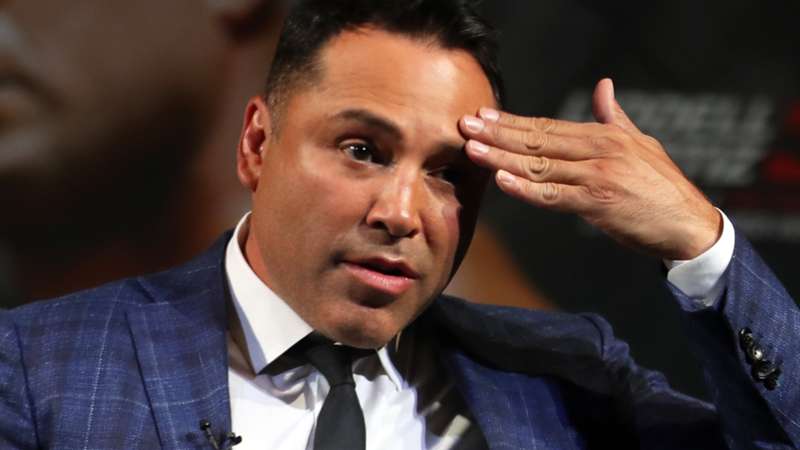 Oscar De La Hoya to reach out to Floyd Mayweather's dad ahead of Vitor Belfort fight