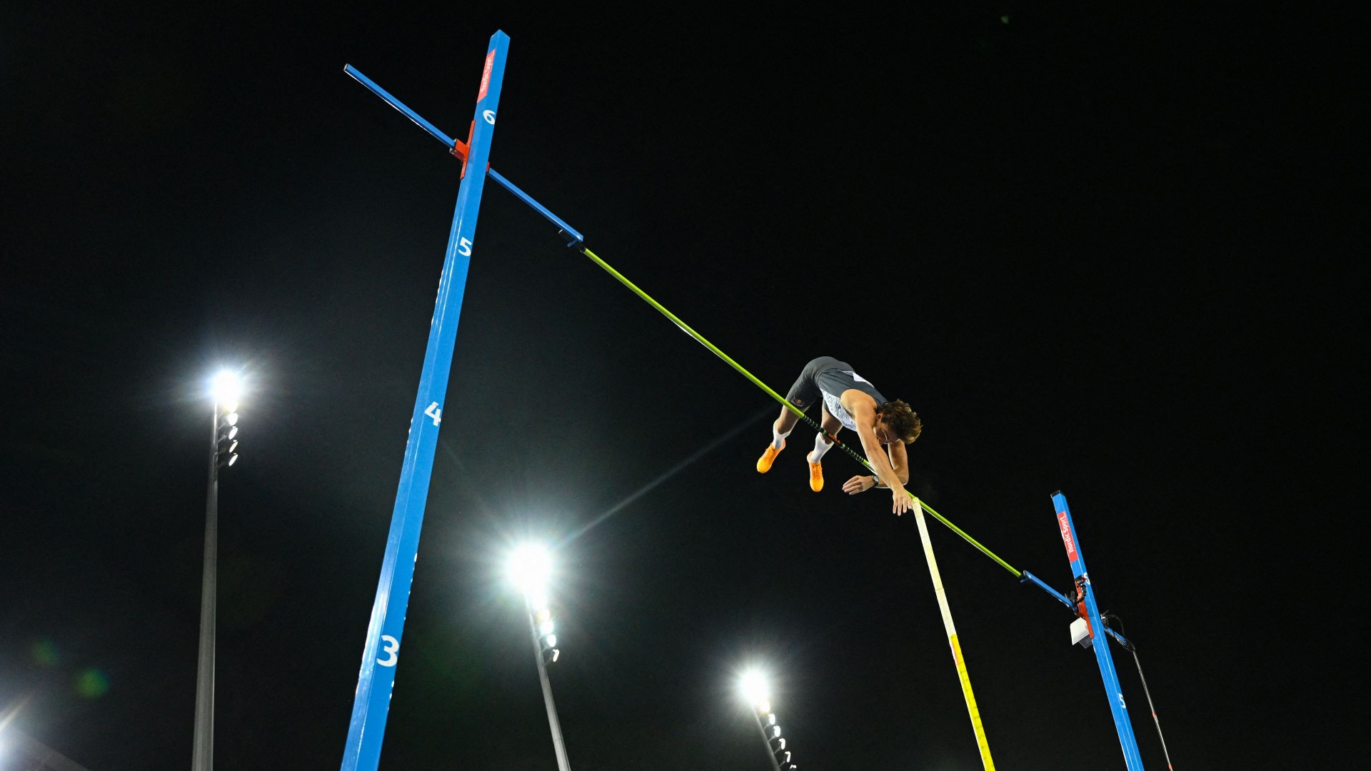 Il campione olimpico, mondiale ed europeo di salto in altro Armand Duplantis alla Diamond League di Zurigo 2022