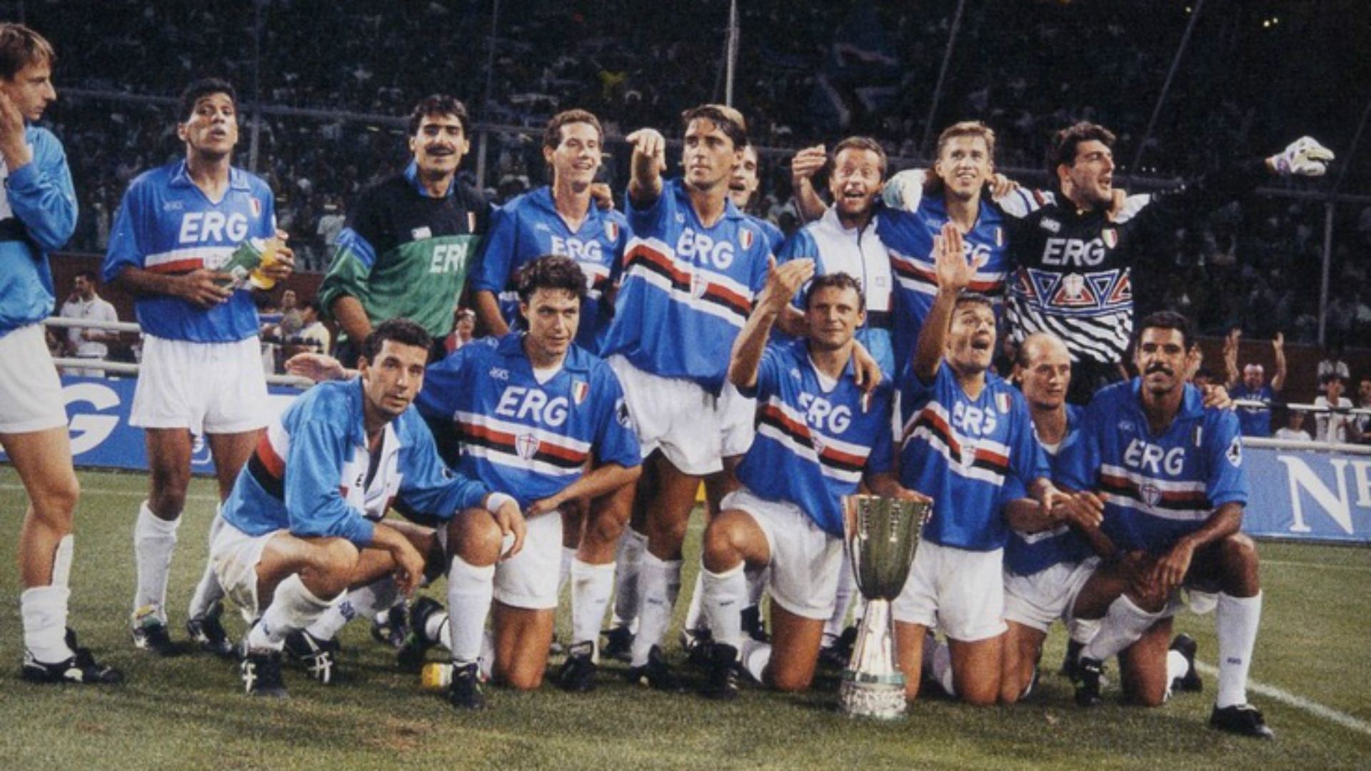 I giocatori della Sampdoria festeggiano la vittoria della Supercoppa italiana 1991