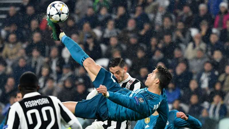 Steve Nash, Stu Holden recreate audacious Cristiano Ronaldo bicycle kick